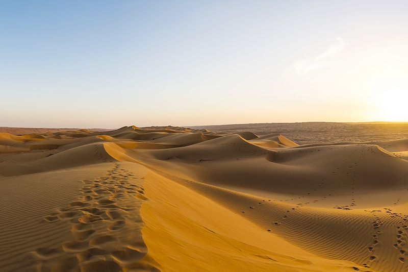 Autotour à Oman en 4x4 avec tente de toit, des montagnes au désert du Wahiba Sands, puis excursion à la péninsule du Musandam.