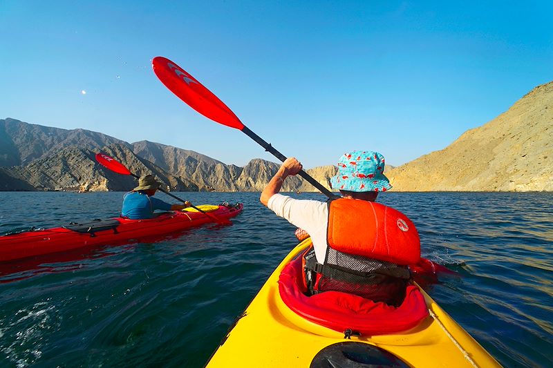 Autotour à Oman en 4x4 avec tente de toit, des montagnes au désert du Wahiba Sands, puis excursion à la péninsule du Musandam.