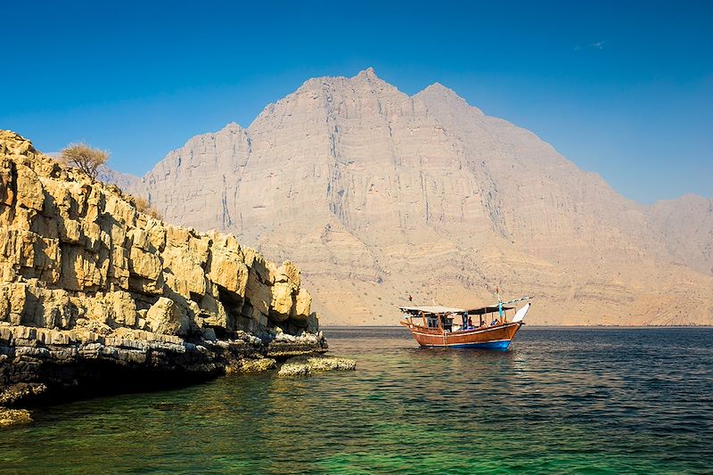 Autotour à Oman en 4x4 avec tente de toit, des montagnes au désert du Wahiba Sands, puis excursion à la péninsule du Musandam.