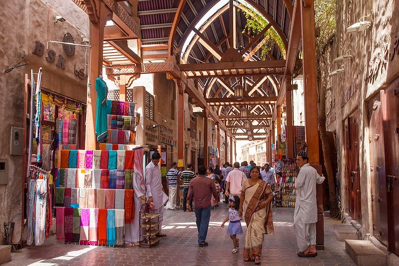 Circuit combiné de Oman à Dubaï : autotour en tente de Mascate aux wadis, via le Wahiba Sands, les jebels, et découverte de Dubaï