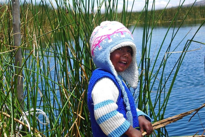 Enfant au Lac Titicaca - Province de Puno - Pérou