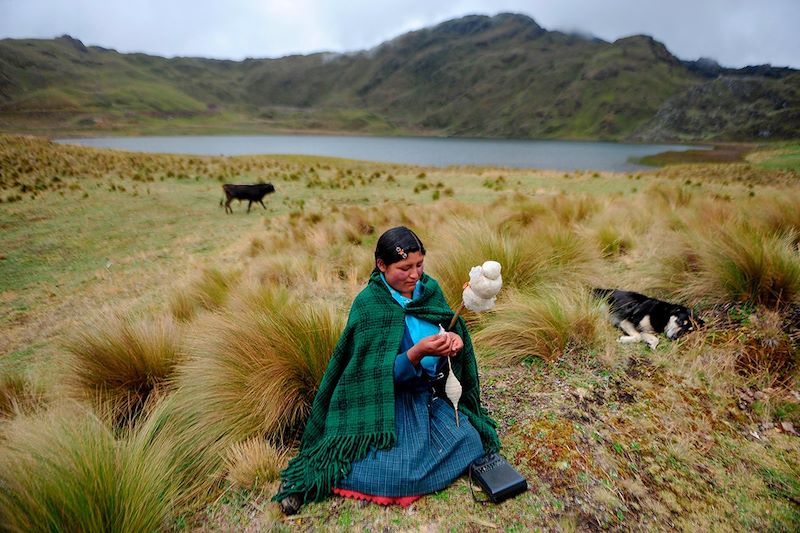 Péruvienne dans les environs de Cajamarca - Pérou