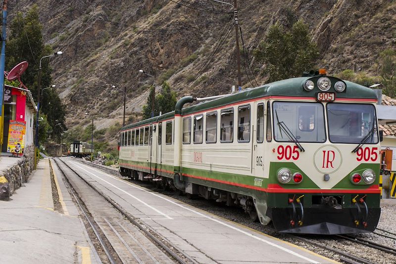 Gare à Ollantaytambo qui mène au Machu Picchu - Pérou