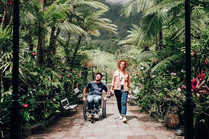 Voyage à La Réunion accessible aux personnes à mobilité réduite avec une découverte des sites incontournables de l’île.