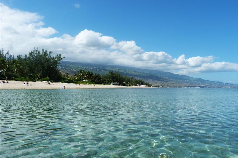 Circuit multiactivité spécial ados à la Réunion avec rando, canyoning, VTT, ascension du volcan, exploration d'un tunnel de lave