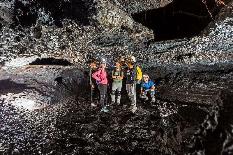 Circuit multiactivité spécial ados à la Réunion avec rando, canyoning, VTT, ascension du volcan, exploration d'un tunnel de lave