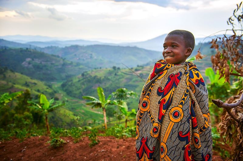 Rando sur les sentiers du Congo Nil Trail, Ascension du Volcan Bisoke et pistage des Chimpanzés et des Gorilles !