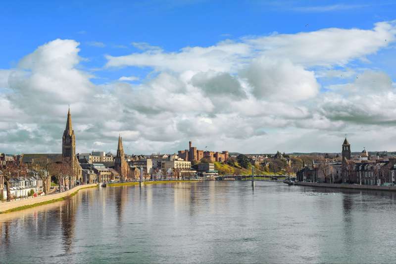 Découverte de l'archipel des Orcades et ses sites archéo, des superbes sommets des Highlands, et de sublimes panoramas côtiers