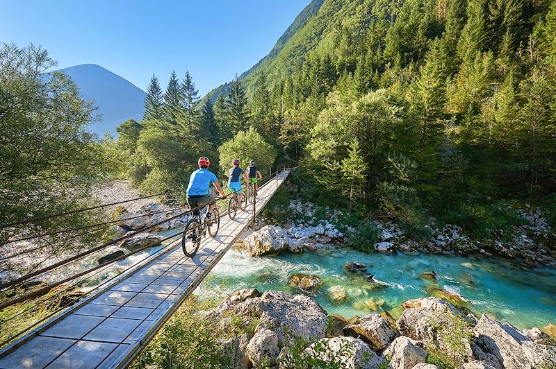 Découvrez les alentours du lac de Bled de manière sportive grâce à cet itinéraire spécialement conçu pour les VTT