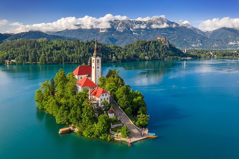 Découvrez les alentours du lac de Bled de manière sportive grâce à cet itinéraire spécialement conçu pour les VTT