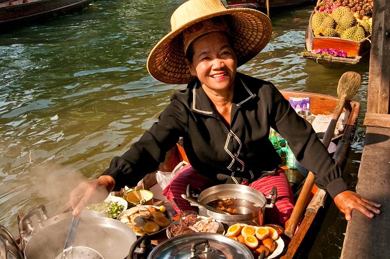 Voyage en petit groupe avec guide francophone pour découvrir les plaisirs culinaires de Thailande             