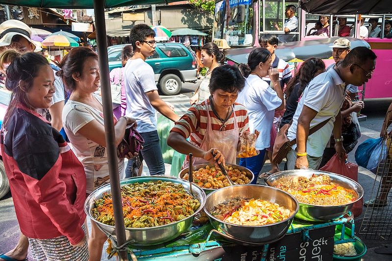 Voyage en petit groupe avec guide francophone pour découvrir les plaisirs culinaires de Thailande             