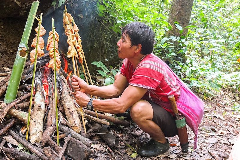 Préparation du repas lors d'une trek dans la province de Mae Hong Son - Thaïlande