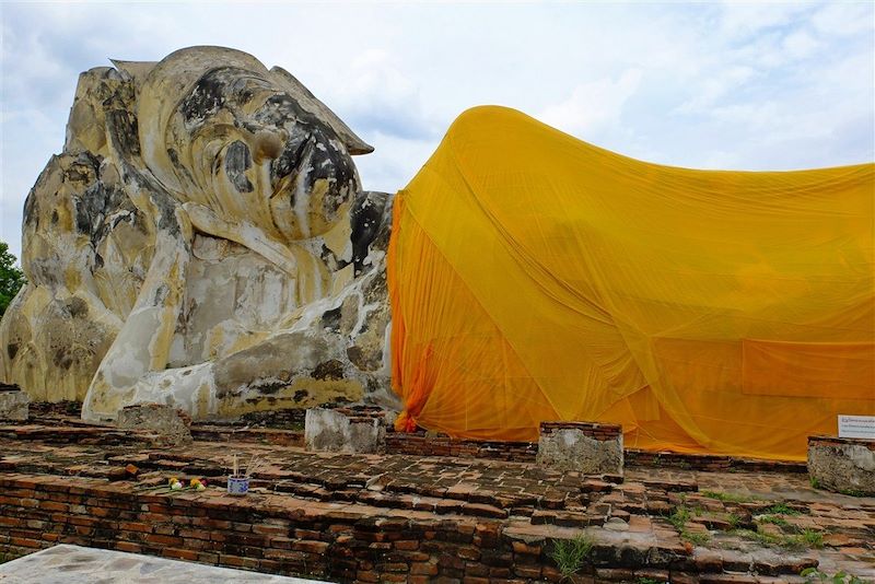 Bouddha couché - Wat Lokaya Sutha - Parc historique d’Ayutthaya - Ayutthaya - Province d'Ayutthaya - Thaïlande