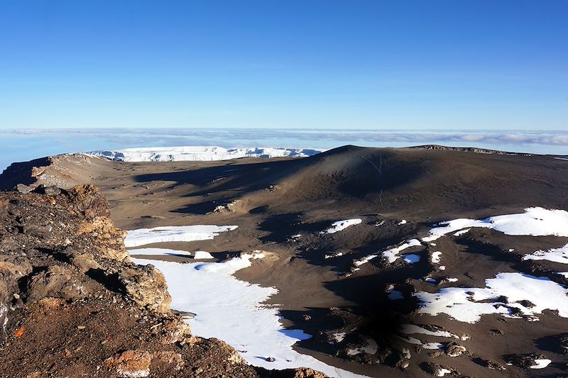 Ascenscion du Kili par la voie Machame, safari en lodge dans les parcs Tarangire, Manyara et N'Gorongoro et détente à Zanzibar ! 