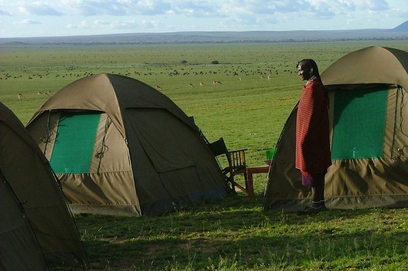 Rencontre avec un masaï au bivouac - Tanzanie