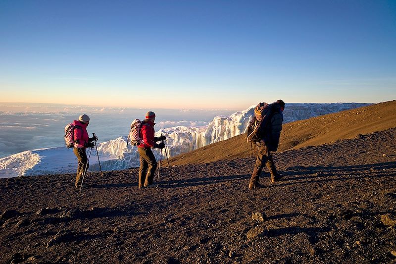 Arrivée à Uhuru Peak - Ascension du Kilimanjaro - Tanzanie