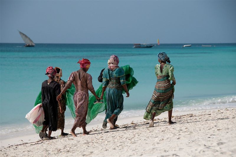 Safari dans les plus beaux parcs de Tanzanie avec nuits en lodges et camps de toile tout confort et séjour à Zanzibar  