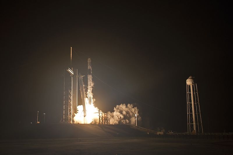 Décollage d'une fusée Falcon 9 de SpaceX - Centre Spatial Kennedy - États-Unis