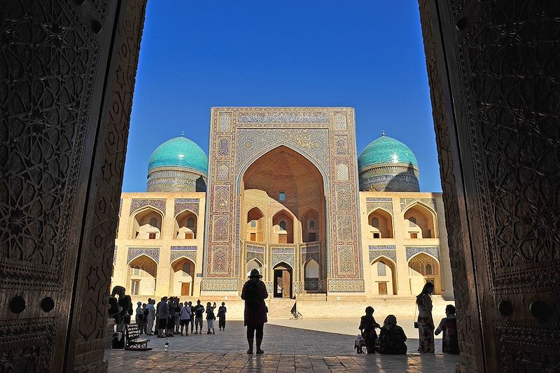 Découverte inédite en train du cœur battant de l’Ouzbékistan, des cités antiques au caravansérails & des bazars aux villages.