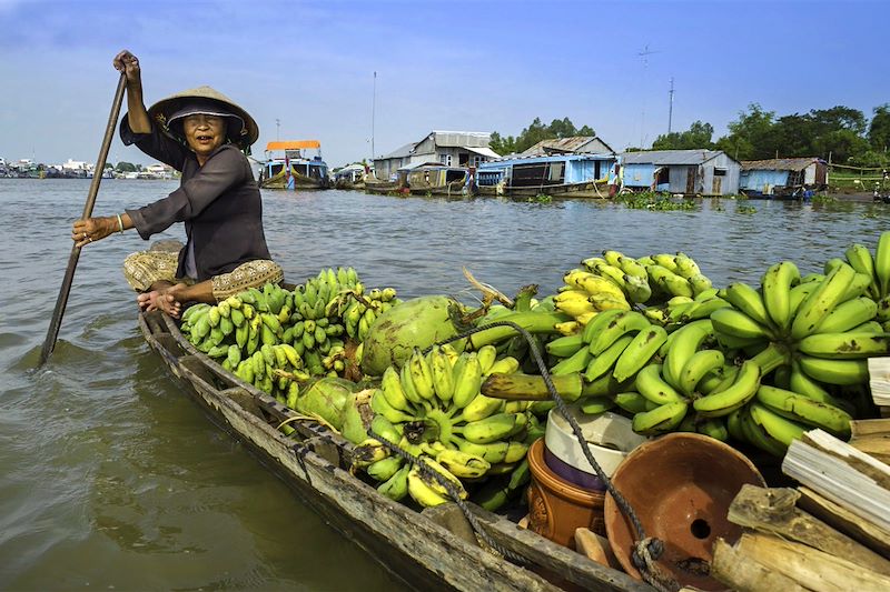 Vendeuse de bananes sur le canal de Vinh Tê - Châu Dôc - Vietnam