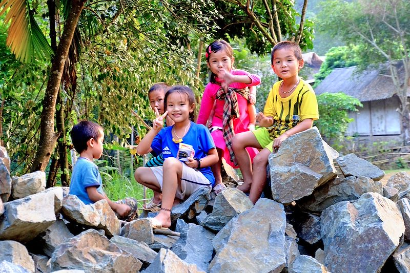 Partez pour un circuit à vélo sur les routes du Nord du Vietnam. Une aventure entre montagnes et rizières