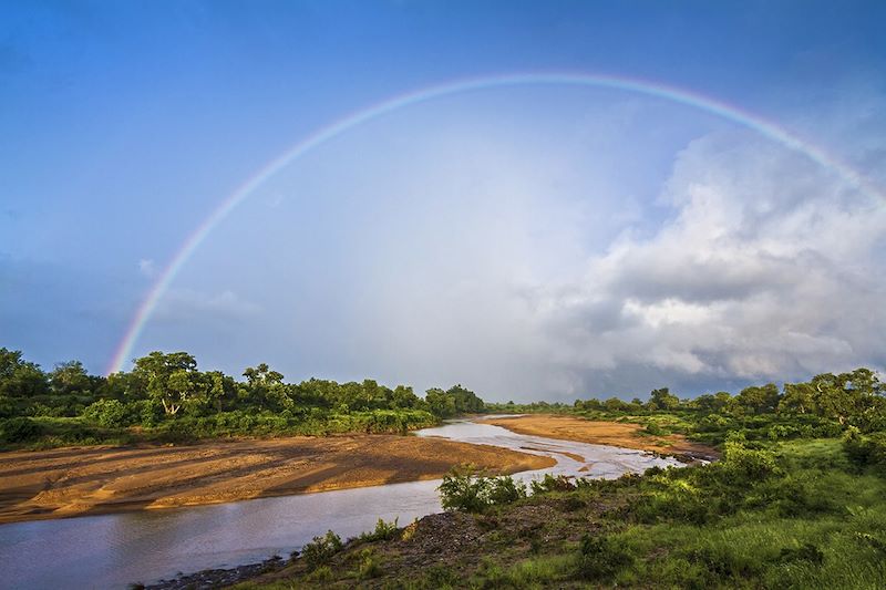 Un arc-en-ciel au dessus de la rivière Shingwedzi - Parc national Kruger - Afrique du sud