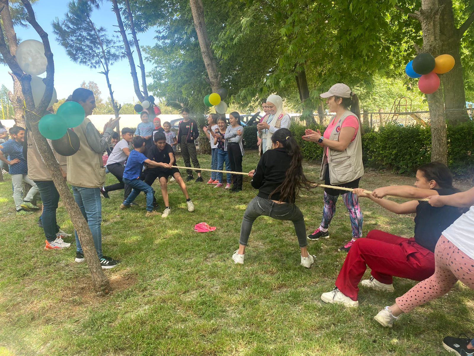 Activité ludique et sportive avec les enfants © Amel Association International 