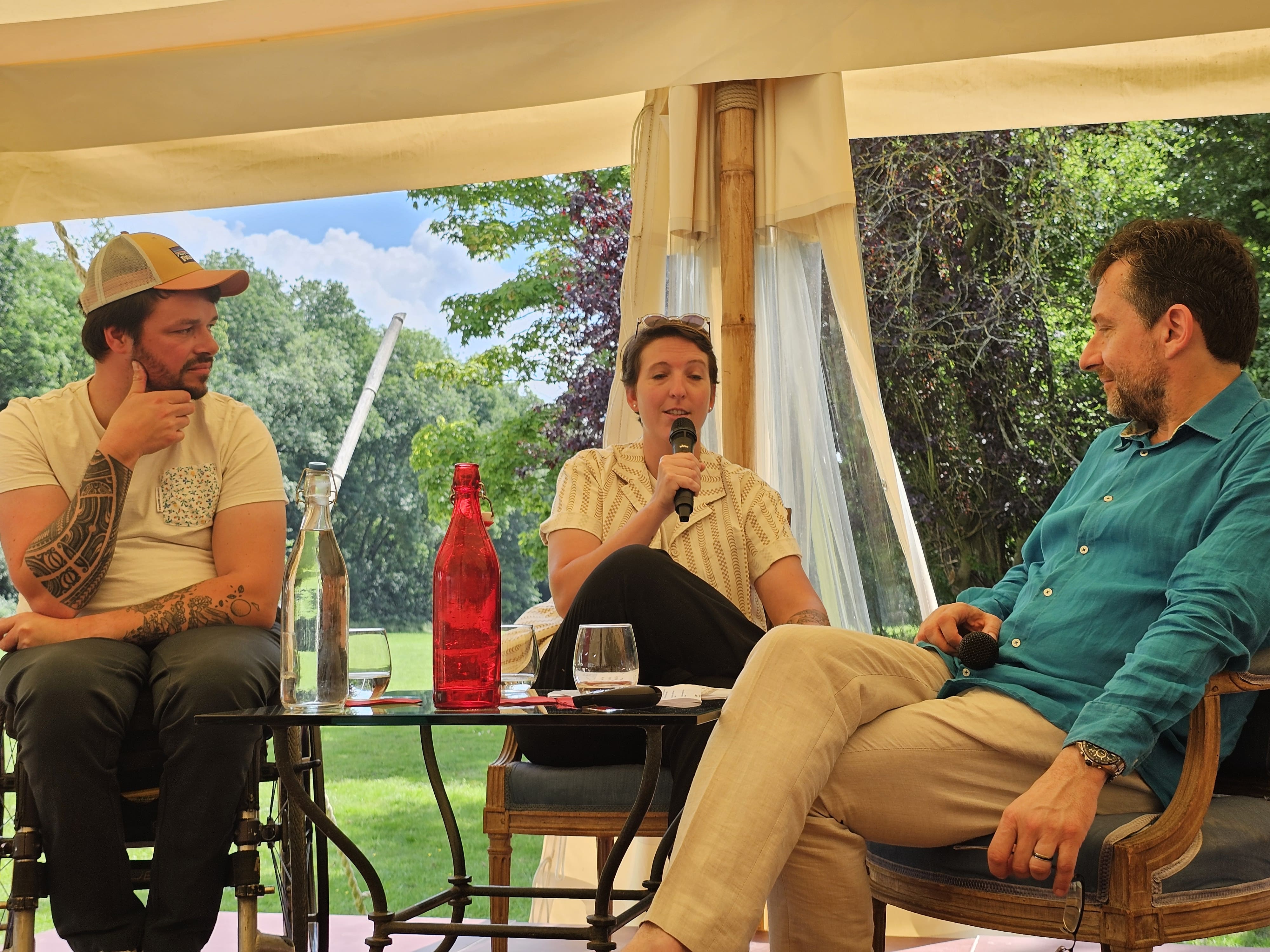 Pierre, Myriam et Fabrice Del Taglia lors de la journée de séminaire de Nomade Aventure au château de Janvry en juin 2024 