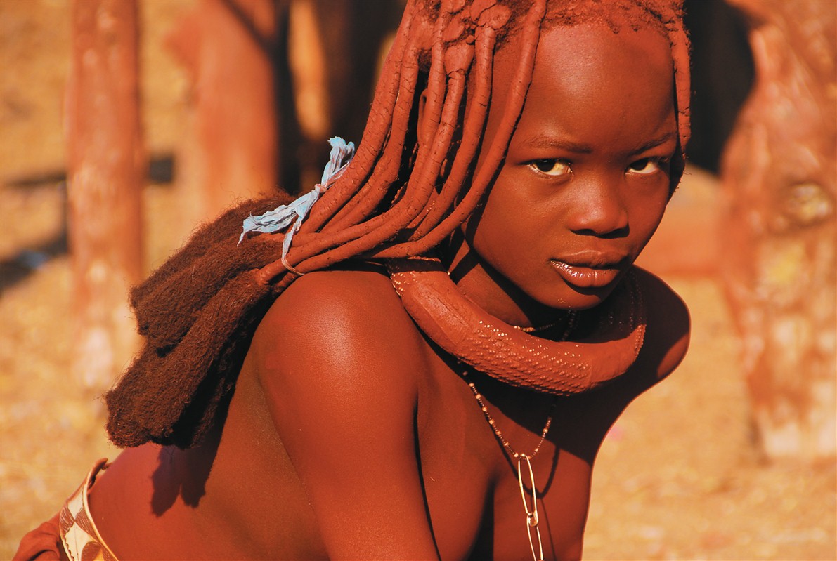 Jeune fille himba © Yann Guigen/Nomade Aventure