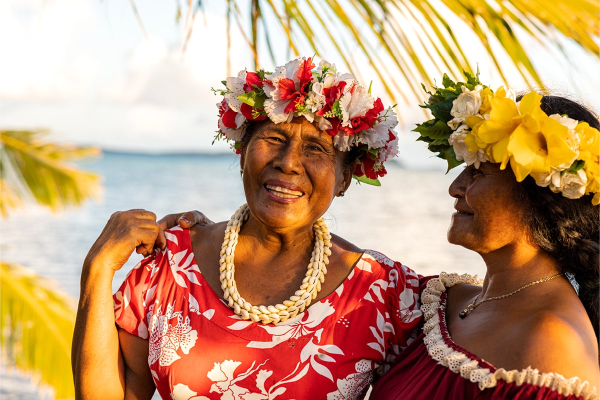 Femmes polynésiennes sur l'île de Raivavae © Grégoire Le Bacon/TAHITI TOURISME