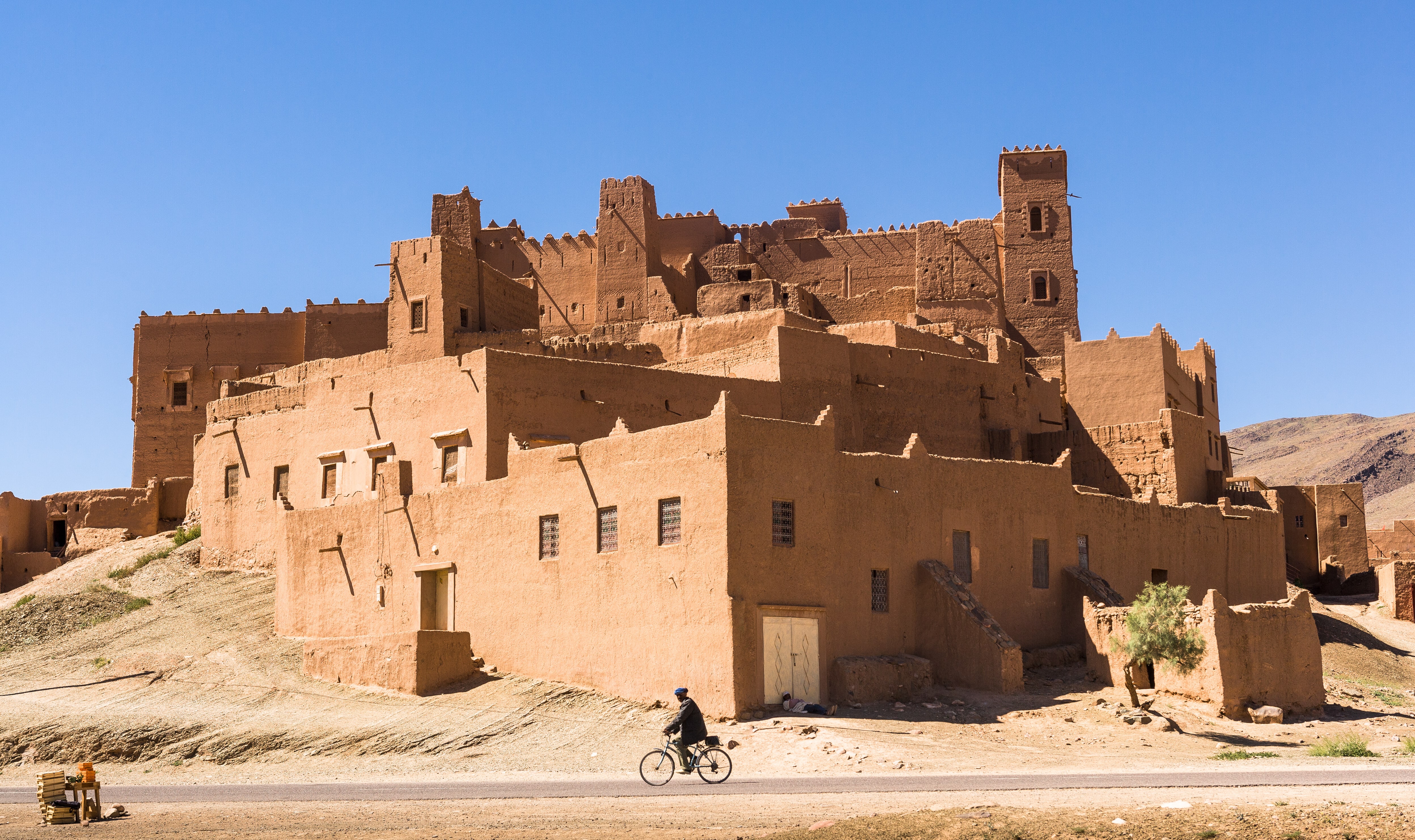 La kasbah Ouledotman sur la N9 entre Agdz et Zagora au Maroc © Laurens/stock.adobe.com