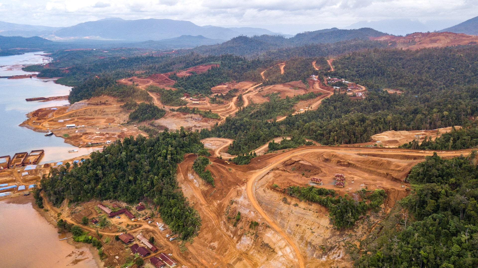 Mine de nickel à Sulawesi en Indonésie