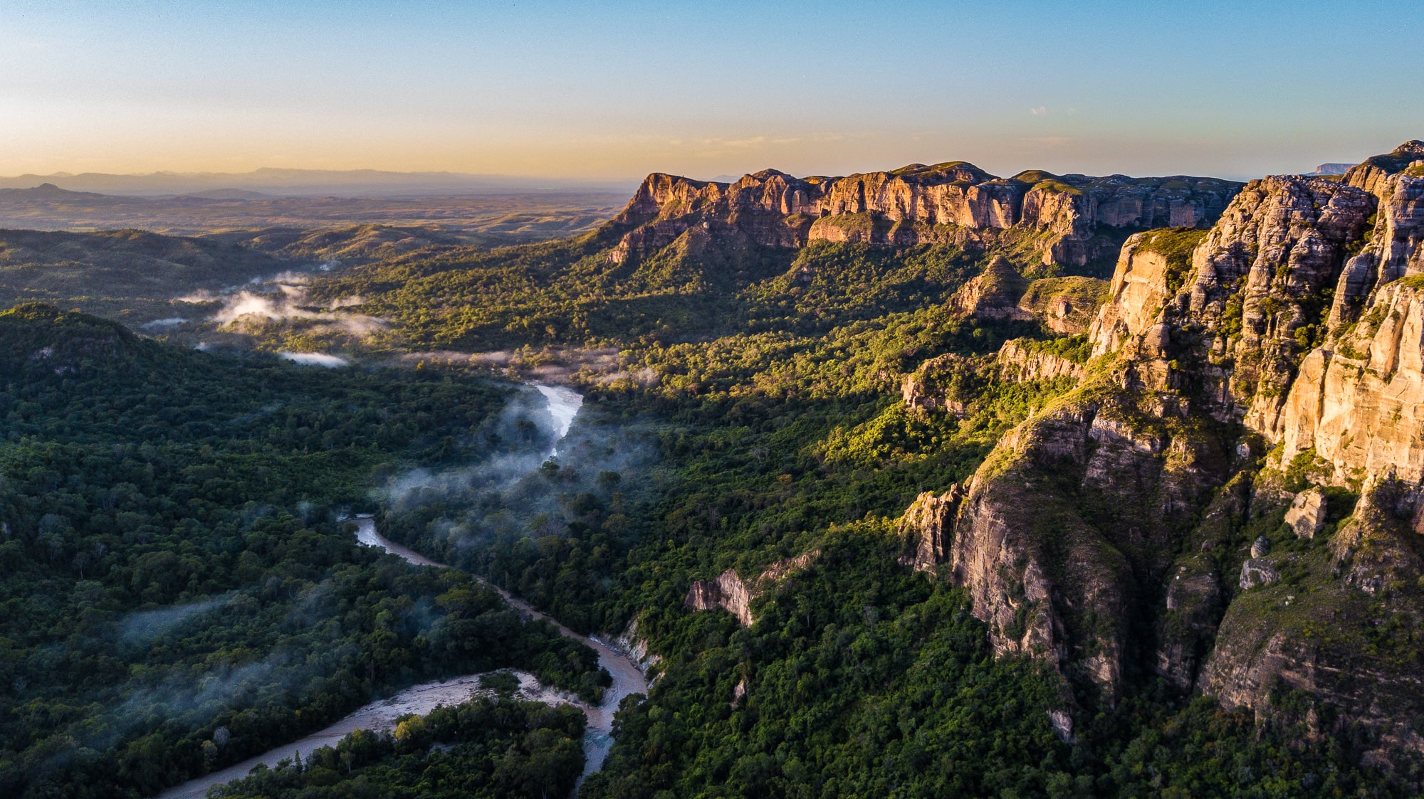 Vue sur le Makay © David Clancy/Naturevolution