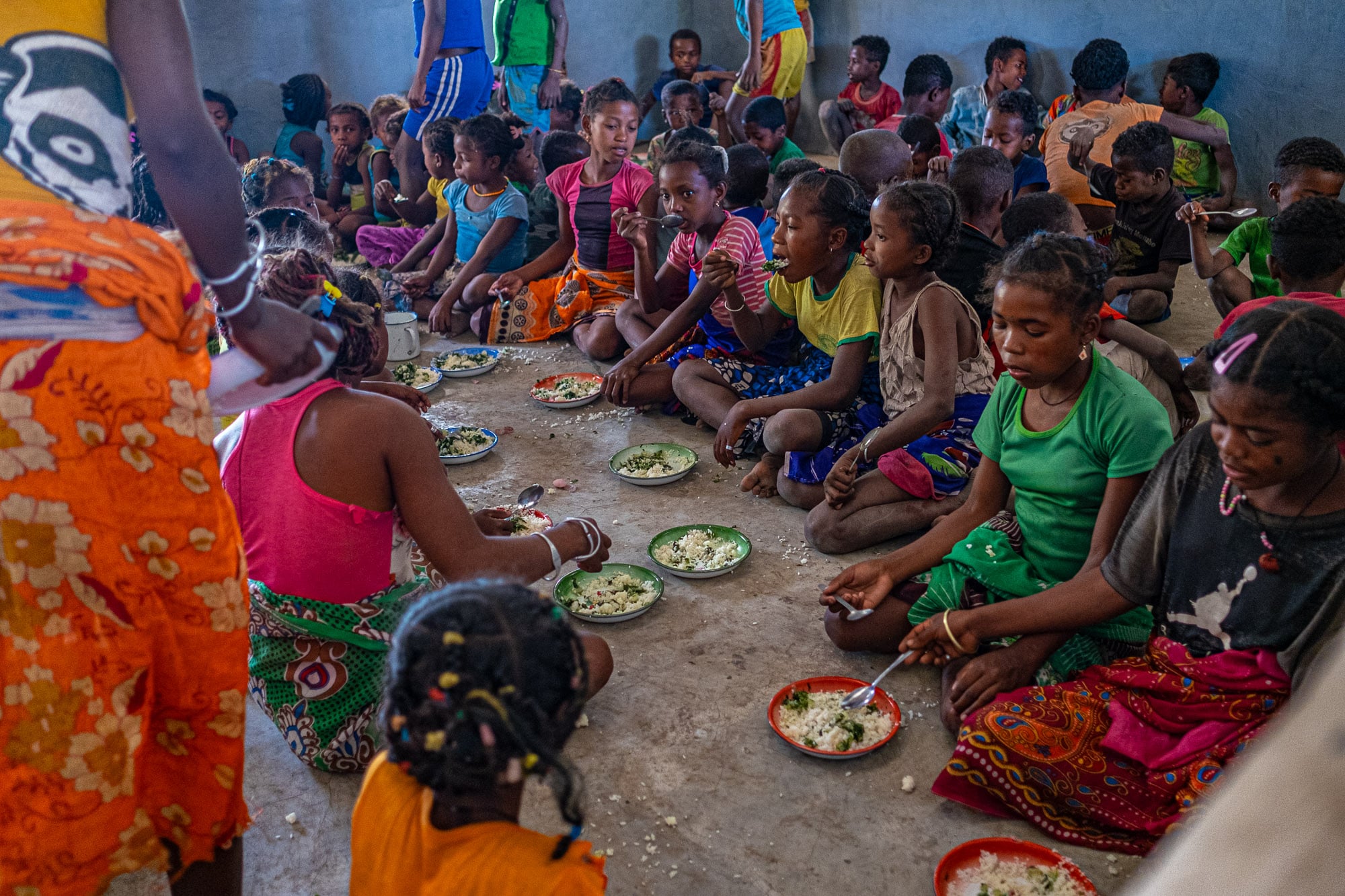 Repas et aide alimentaire dans un village du Makay © Nathanaël Oliveira/Naturevolution