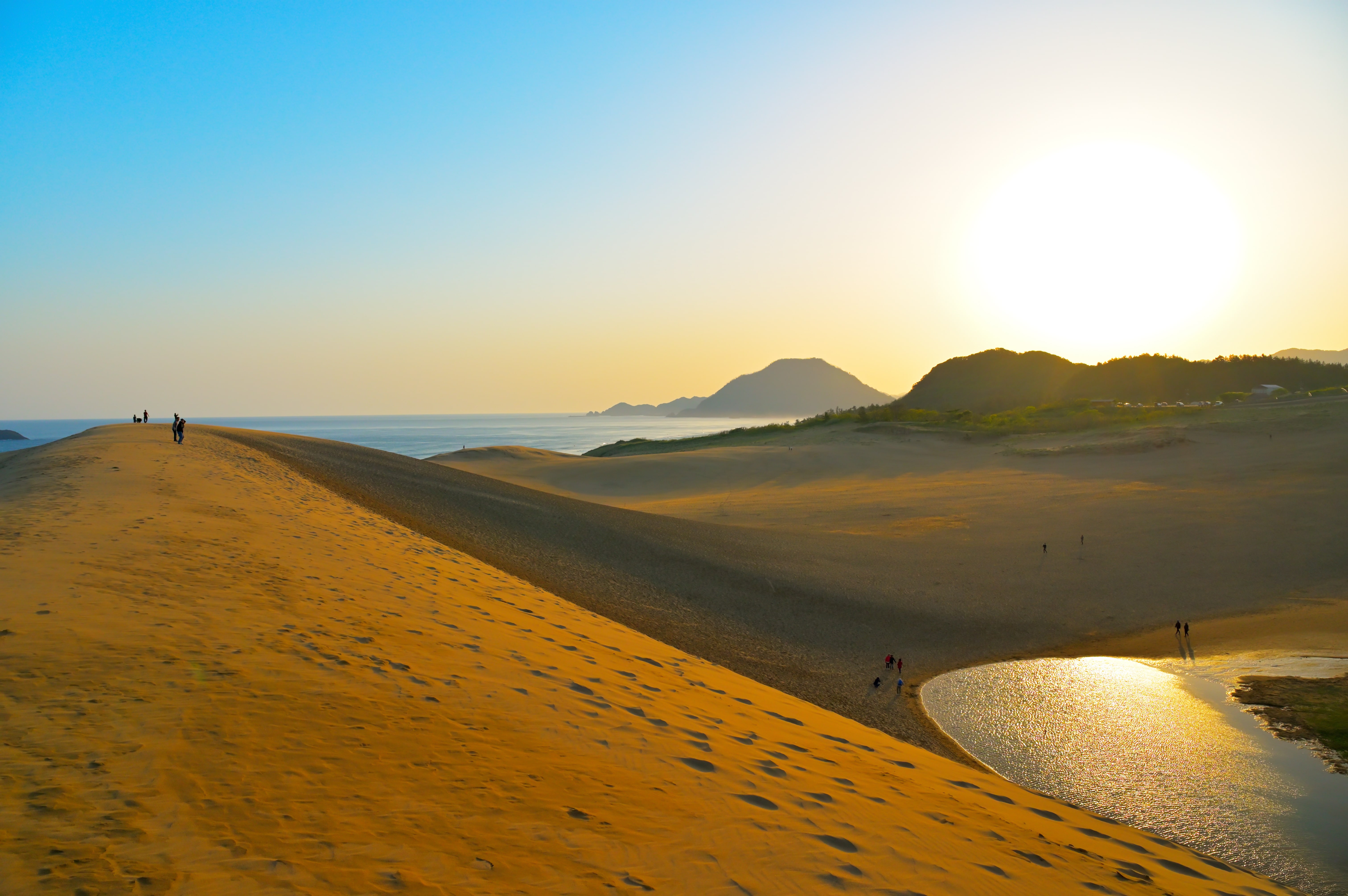 Lever de soleil sur les dunes de Tottori © hayakato/stock.adobe.com