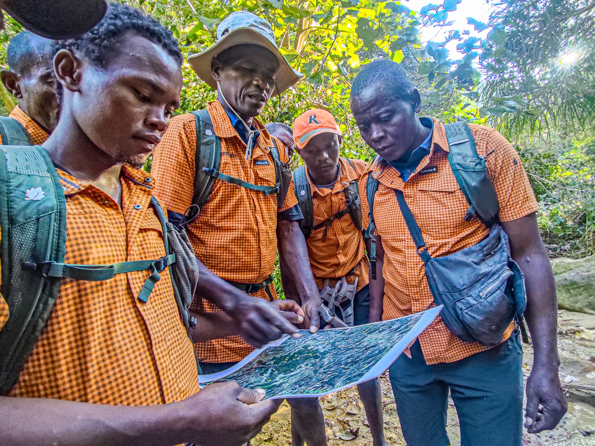 Les écogardes sur le terrain © Evrard Wendenbaum/Naturevolution