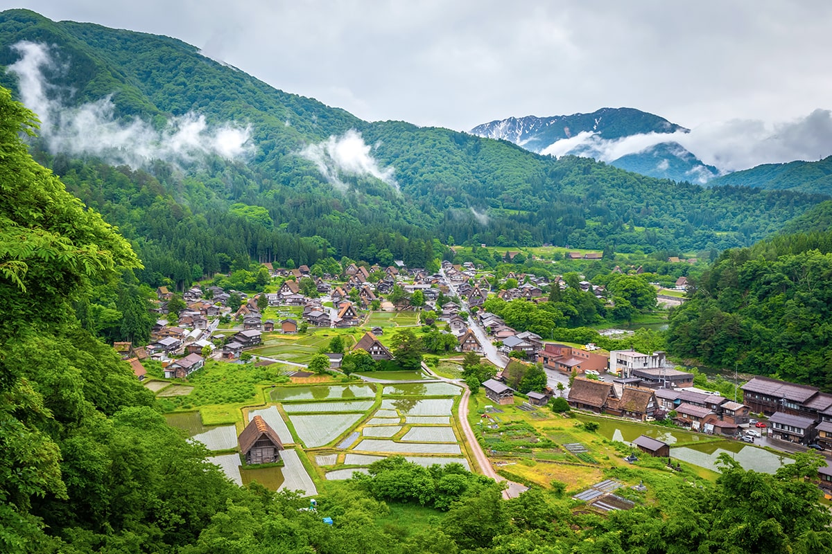 Les villages de Shirakawa-go - Région du Chubu © powerbeephoto/stock.adobe.com