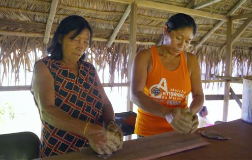 Femmes potières de la culture wayana en Guyane © En Terre Indigène 