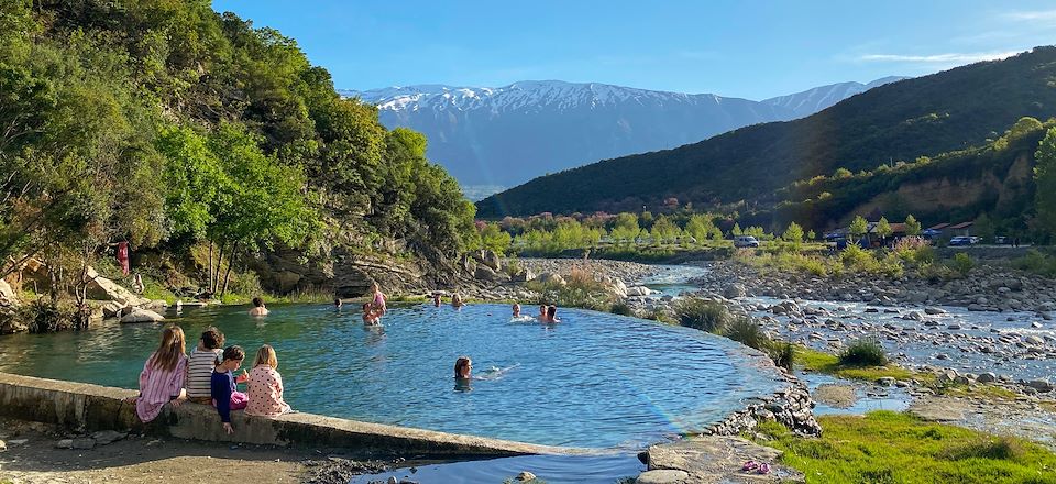 Voyage famille en Albanie sur deux semaines avec un itinéraire adapté aux enfants, des activités natures et des nuits insolites