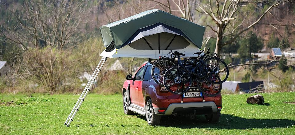 Road trip en Albanie en SUV en tente de toit sur deux semaines avec nuits en camping à la découverte des spots les plus sauvages 