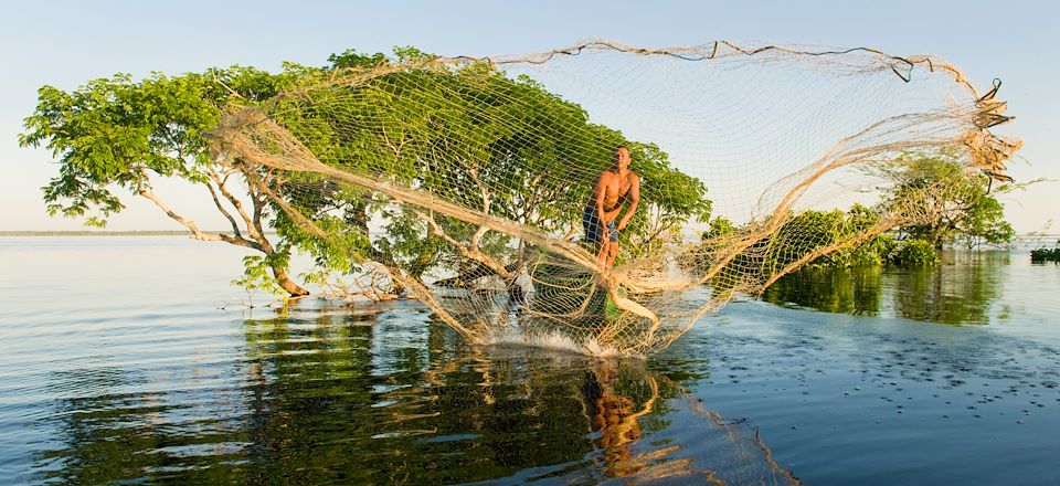 Croisière Amazonie au départ de Manaus, explorer le fleuve Rio Negro à bord d'un bateau traditionnel