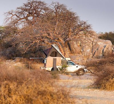 Road trip en 4x4 tente de toit au Botswana avec une boucle via la bande de Caprivi, Chobe, les pans et le Delta de l’Okavango.