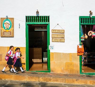 Les incontournables de la Colombie en famille de Bogota à la côte Caraïbe, village andin de Villa de Leyva et plage à Tayrona