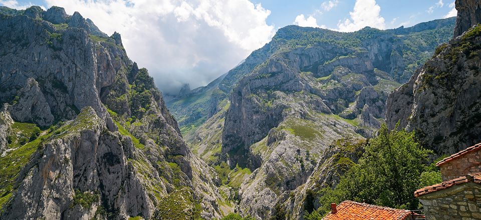 Randonnée en étoile au cœur des trois grands massifs des "Picos de Europa", avec une nuit en refuge de montagne