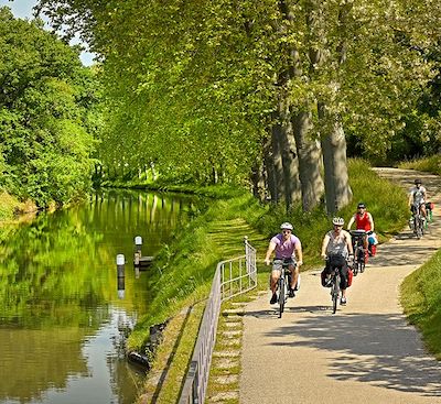 Le Canal de Garonne à vélo de Bordeaux à Toulouse, sur la piste du coureur bayonnais et les voies vertes du Canal des Deux-Mers.