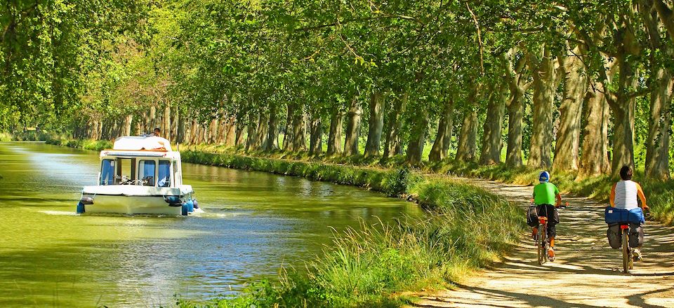 Aventure fluviale sur le canal du Midi en bateau et à vélo, ponctuée de randonnées à pied et à deux roues au cœur de l’Occitanie