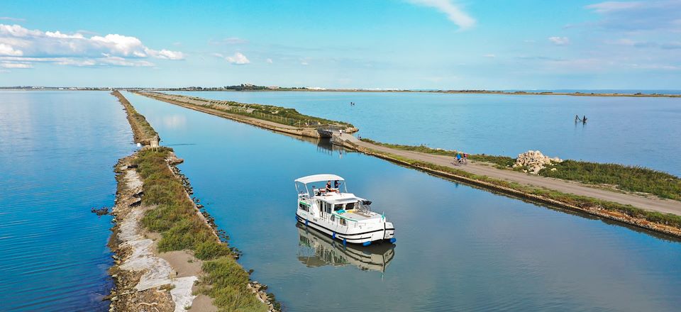 Croisière en Camargue et aventure fluviale à la découverte du Petit-Rhône et des incontournables marais salants