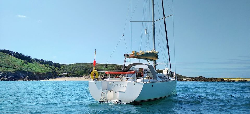 Séjour voile et rando entre France et Grande-Bretagne, à la découverte de cinq îles : Jersey, Guernesey, Herm, Sercq et Aurigny.