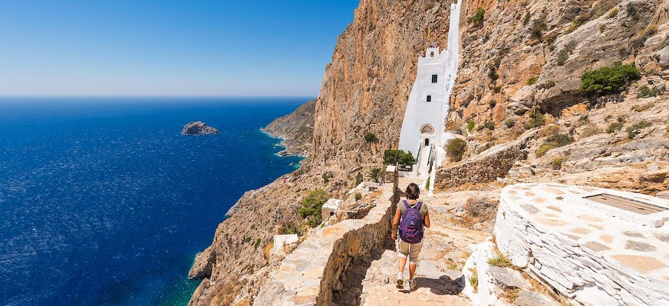 Randonnée tranquille à Amorgos : une évasion authentique en bleu et blanc!